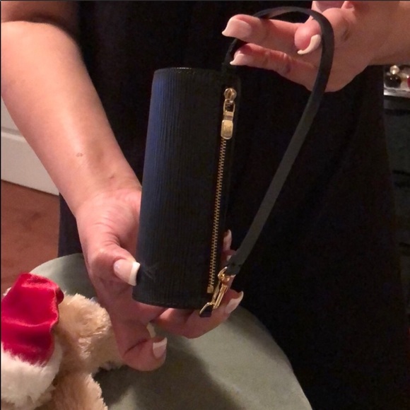 Louis Vuitton Epi Papillon Pochette - Picture 5 of 6